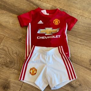 adidas manchester united jersey set